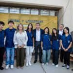 IMAGEN DEL GOBERNADOR CON ALUMNOS