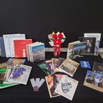 mesa con libros